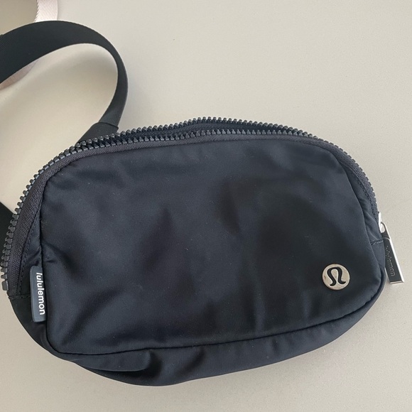Lululemon Black Belt Bag - Picture 1 of 7